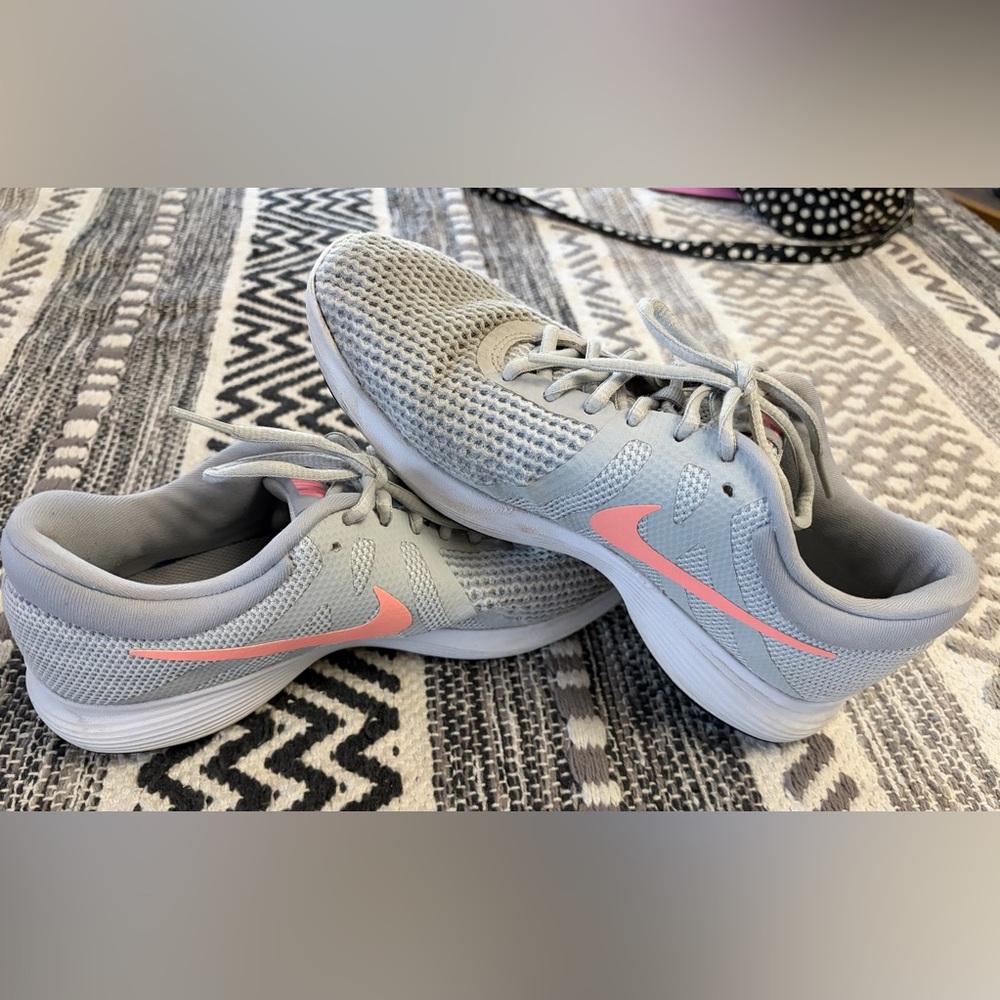 Nike Revolution Women’s Running Shoes Gray Pink Size 8.5 Lightweight Athletic